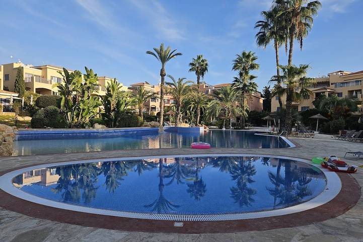 Holiday rental for 4 people, with balcony and pool as well as garden in Kato Paphos