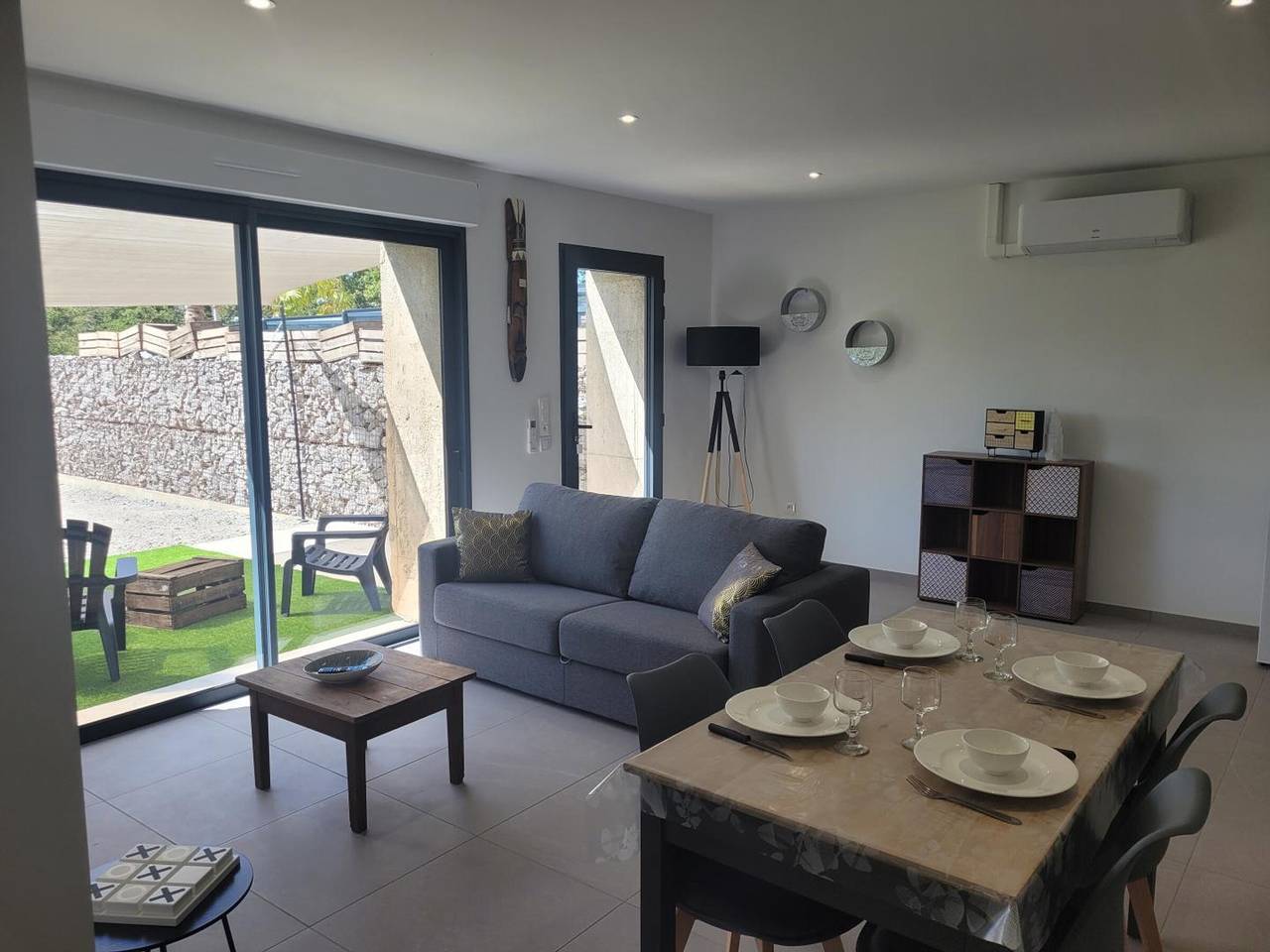 Gîte paisible avec spa et climatisation à Couzon in Couzon, Allier