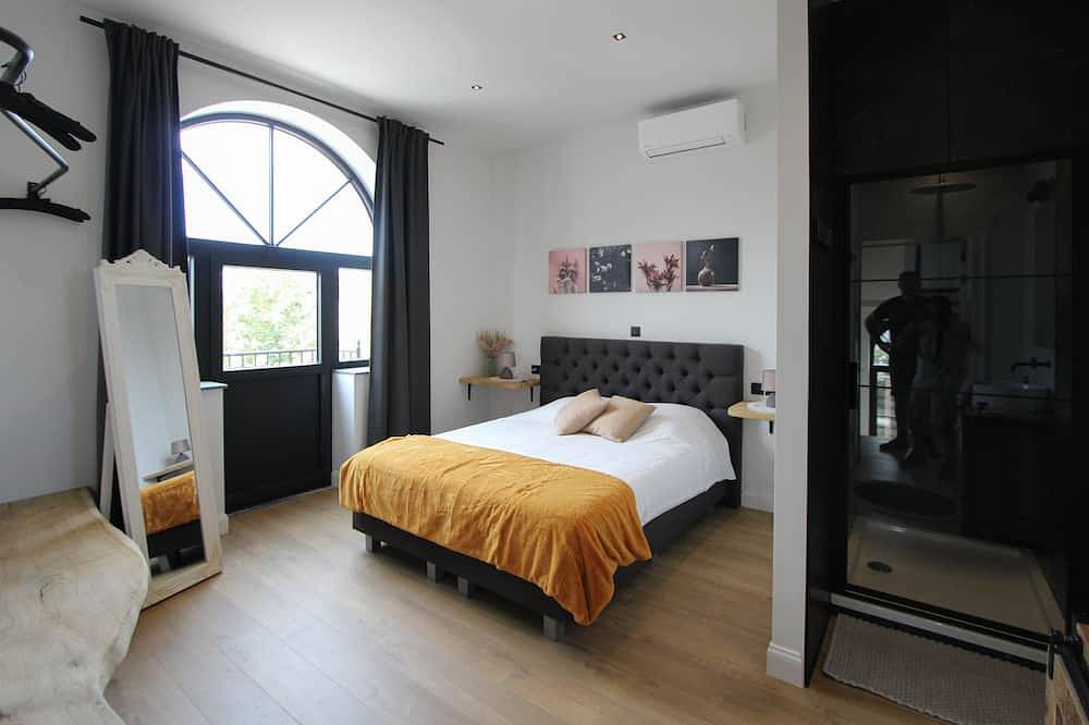 Luxury historic building of former station master in Sijsele, Damme (Belgien)