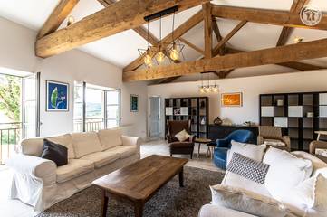 Gîte pour 9 Personnes dans Berzé-le-Châtel, Région de Mâcon, Photo 2