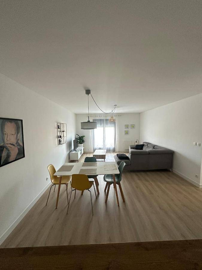 Appartement entier, Grand T2 cosy à deux pas de Bordeaux, Arkea Arena, Netflix, Wifi, Nespresso in Cenon, Région de Bordeaux