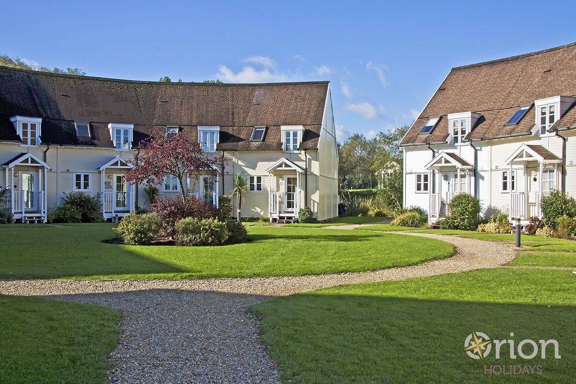 Isis Lakes 67, Wren Lodge in Gloucestershire