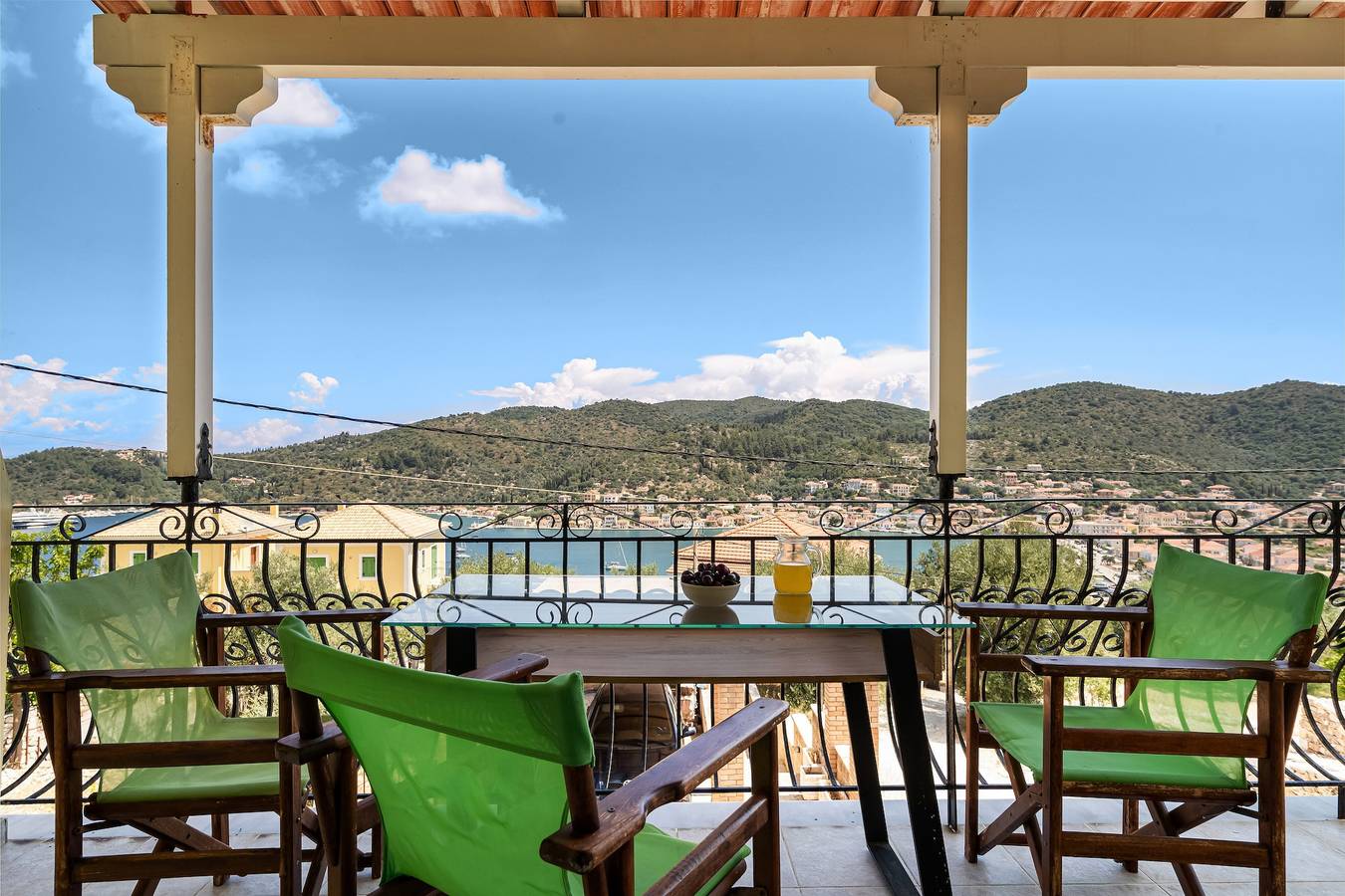 Studio entier, Studio 'Veronis 1' avec vue sur la mer, piscine partagée et Wi-Fi. in Vathy, Ithaque