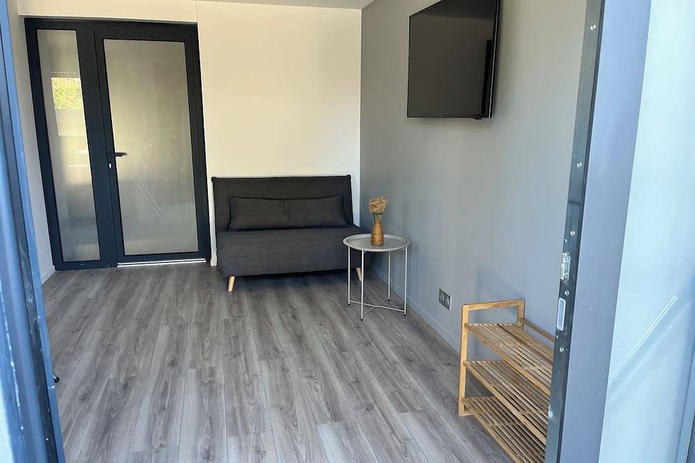 Entire apartment, Cosy, modern apartment in Manduel, Nimes region