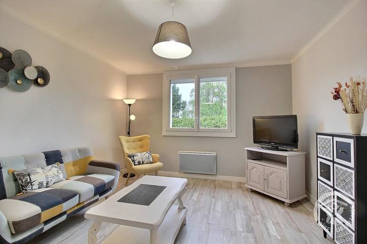 Gîte pour 2 personnes, avec Terrasse ainsi que Jardin et Vue à Quemper-Guézennec