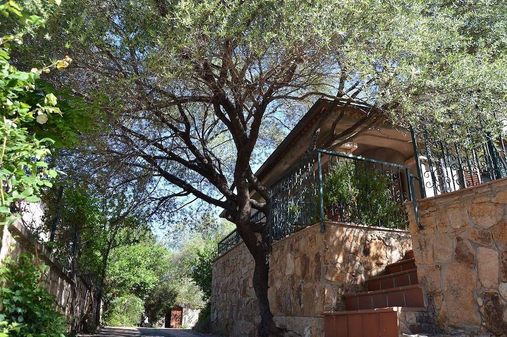 Apartamento entero, Villa Juniper, only 240mt from the sandy beach! in Tancau sul Mare, Lotzorai