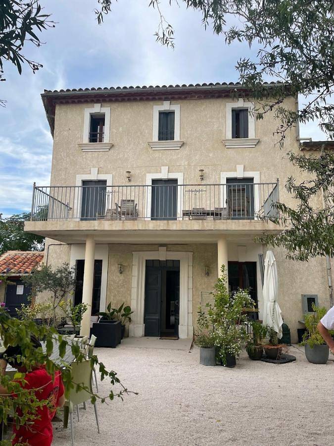 Gîte pour 6 personnes, avec terrasse et piscine à Montblanc