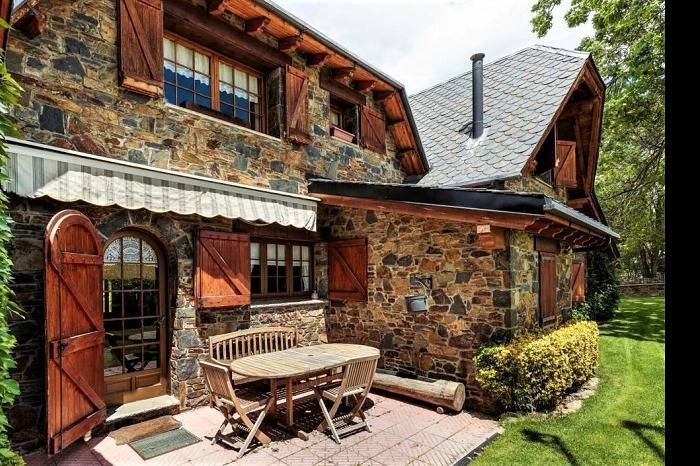 Chalet 5 hab. 11 Pax, Jardín, Barbacoa, Vistas Cadí y 4 Baños in Llivia, Parque Natural Regional de los Pirineos Catalanes