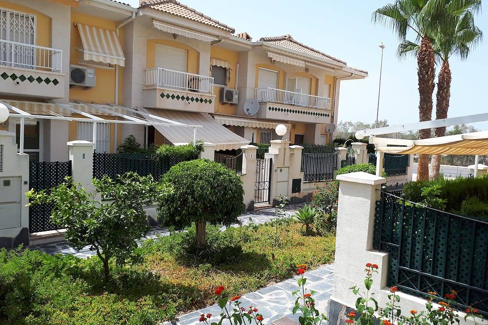 Centraal gelegen huis, terras, dicht bij strand en centrum, airco, gratis wifi. in Santa Pola, Costa Blanca