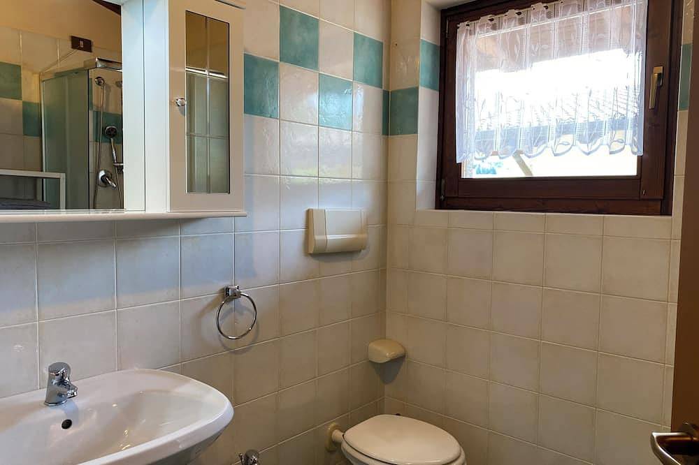 Ferienhaus bis 4 Personen, nur 200 m vom See entfernt, ruhige Lage in Idro, Gardasee-Berge