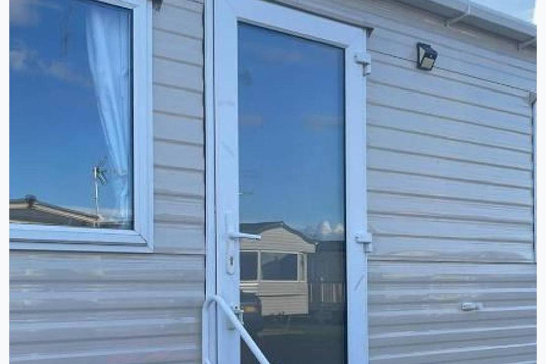 Holiday Home Sleeps 10 in Point Clear, St Osyth