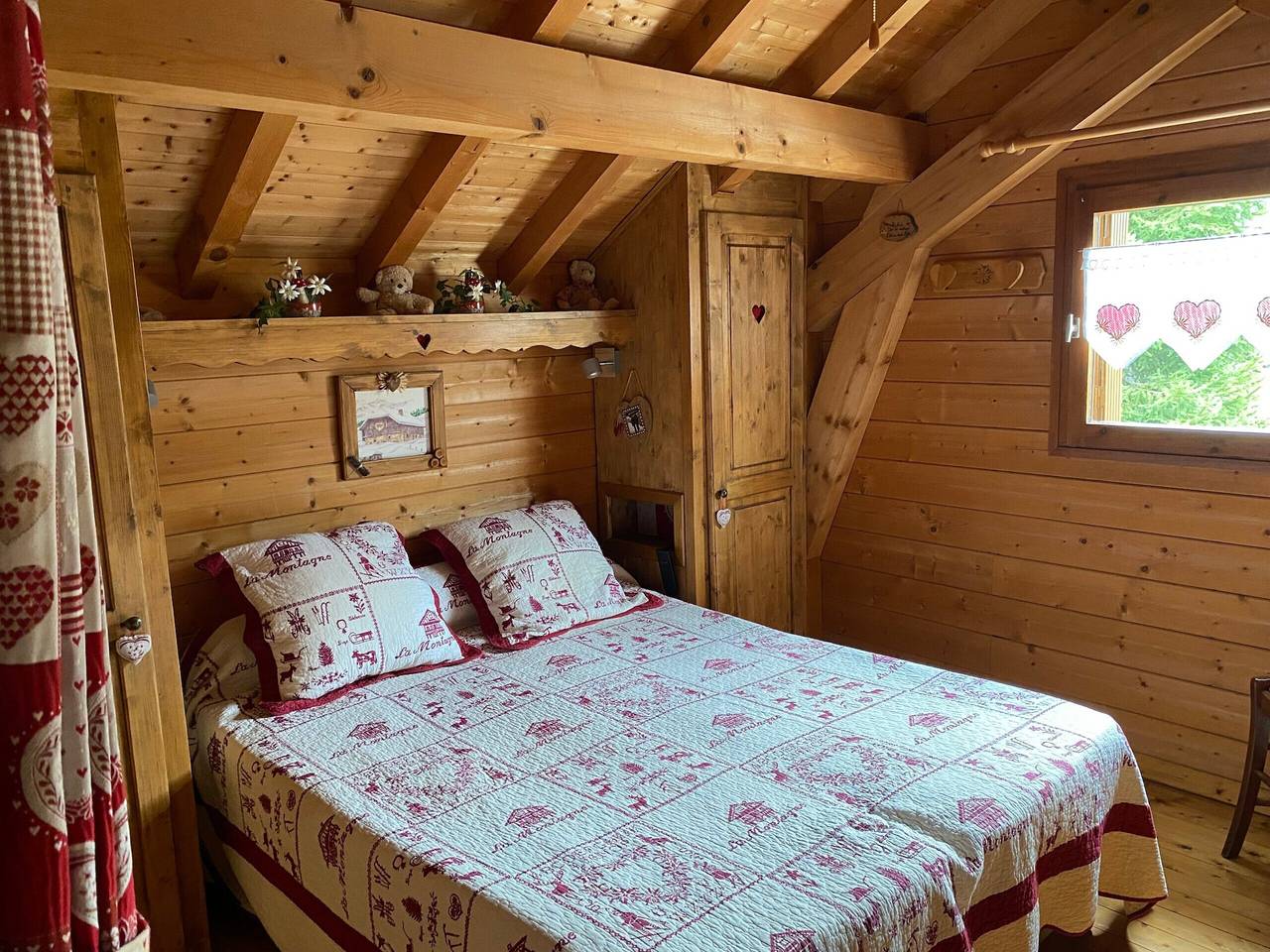 Chalet « 6p Confort-Le Chardon Blanc »: Vistas a la montaña, terraza privada y Wi-Fi in Verchaix, Region Bonneville