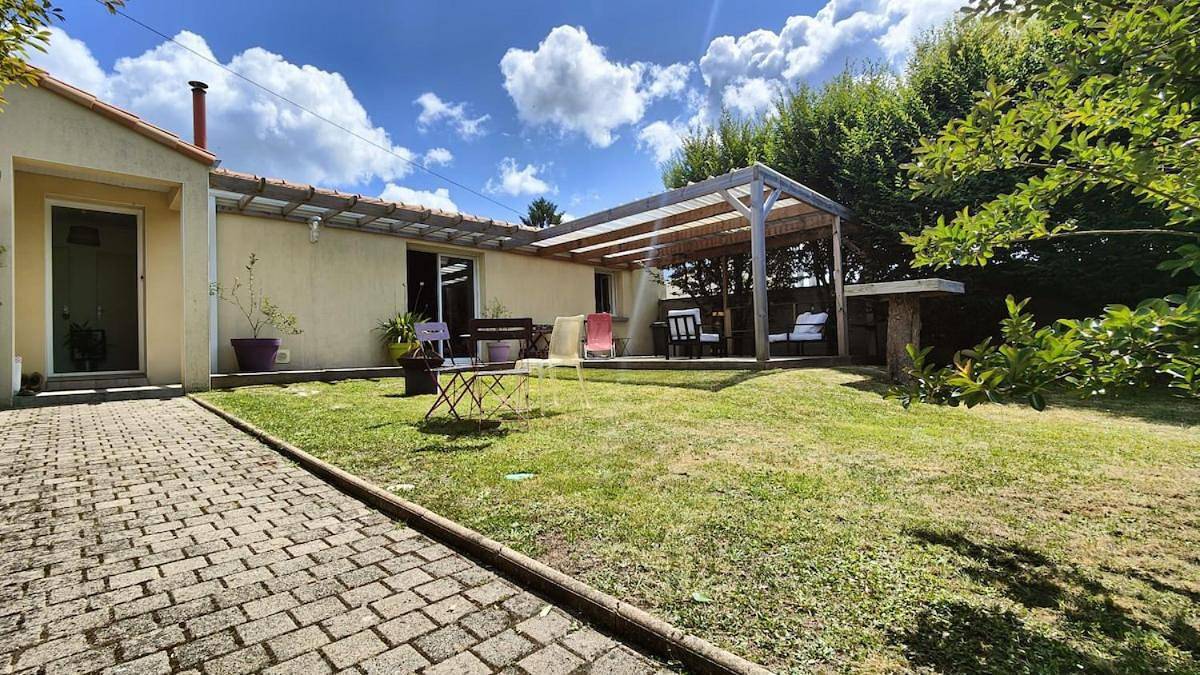 Charmante maison t3 avec 2 chambres et jardin clos in Carquefou, Région de Nantes