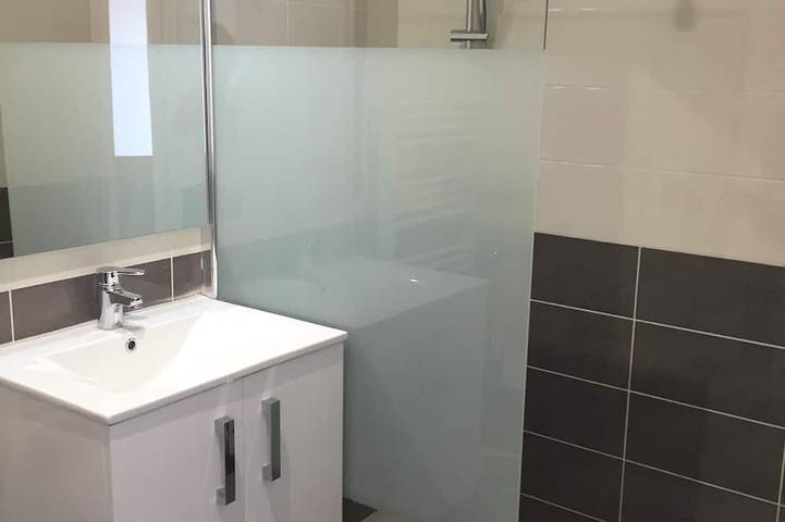 Apartamento entero, Apartamento nuevo con amplia terraza equipada para 4 personas. in Martigues, Costa mediterránea (Francia)