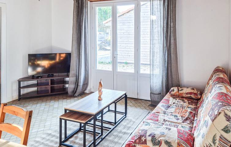 Encantador apartamento de 1 dormitorio: a 500 m de la playa, con wifi y aparcamiento incluidos in Vendays-Montalivet, Parque natural regional del Médoc