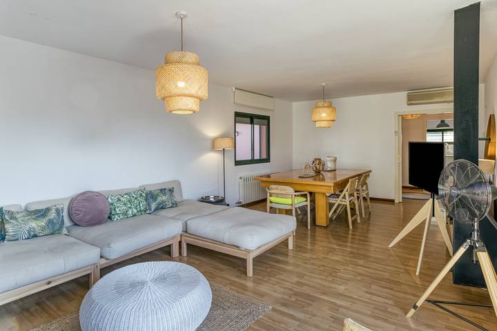 Location de vacances pour 6 personnes, avec jardin à Navata - 4