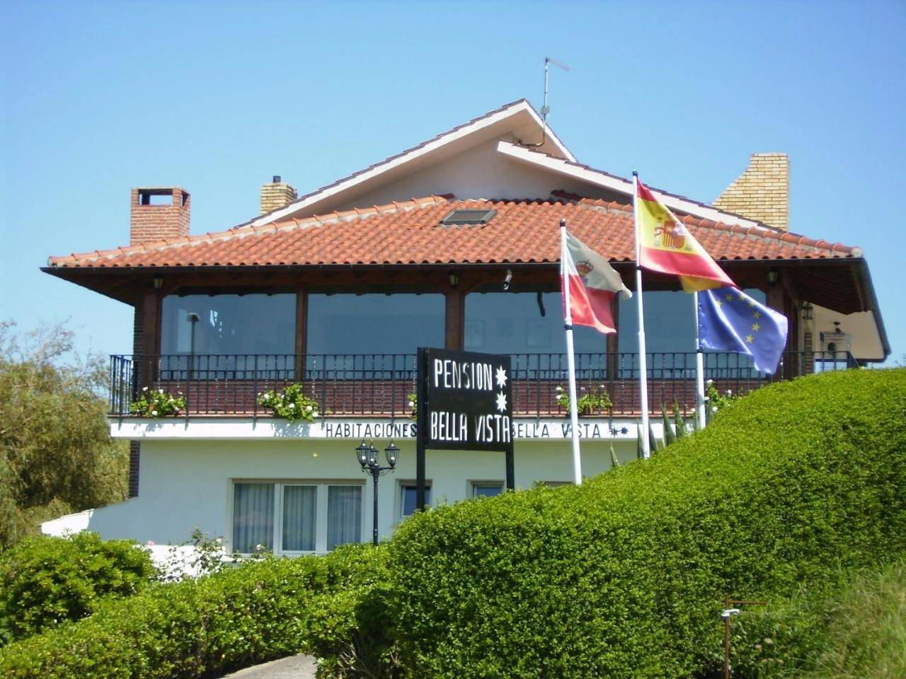 Pensión Bella Vista in Cóbreces, Alfoz de Lloredo