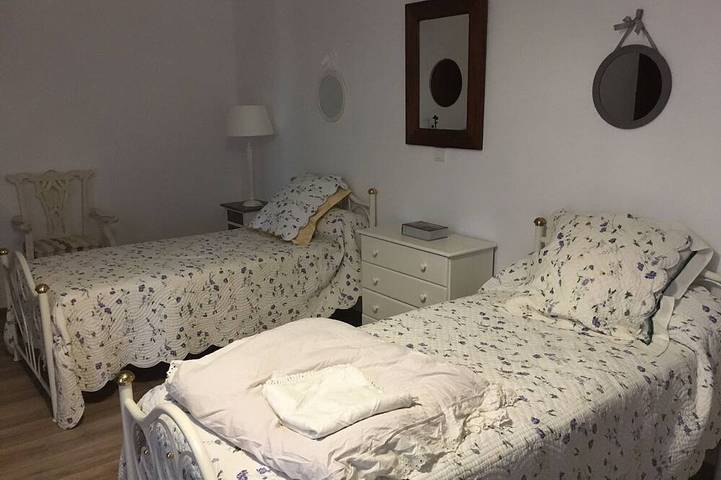 Gîte pour 7 personnes, avec jardin, animaux acceptés à Saint-Philippe-d'Aiguille - 4