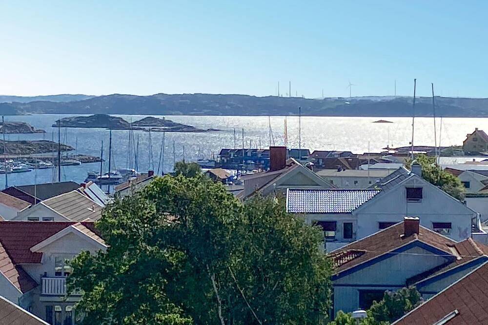 Schönes Haus mit 2 Schlafzimmern in. in Kungshamn, Norra Västkusten
