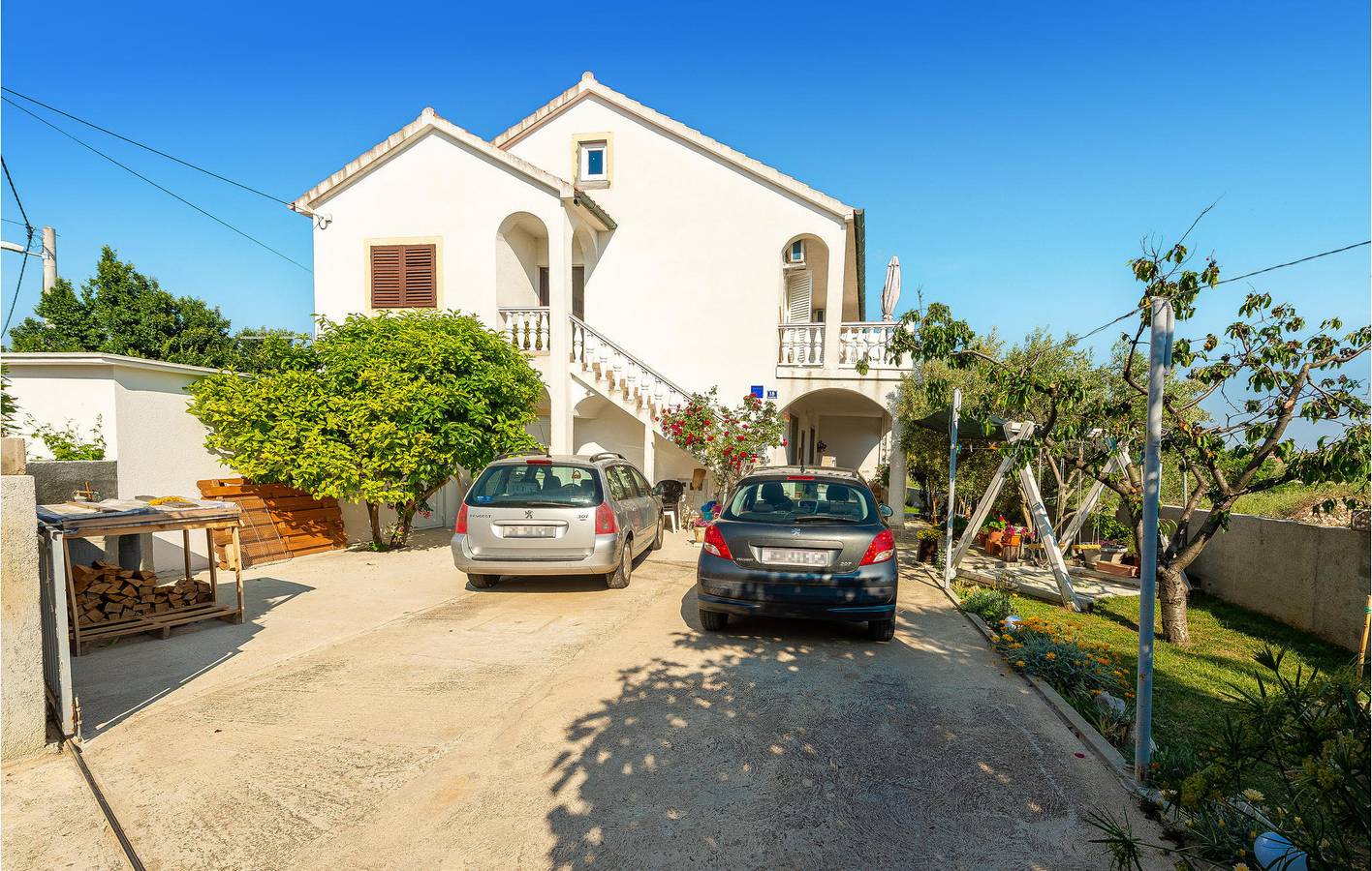 Ganze Ferienwohnung, Gemütliche Ferienwohnung mit Meerblick, Terrasse und Parkplatz, 200 m von der Küste entfernt in Privlaka, Zadar