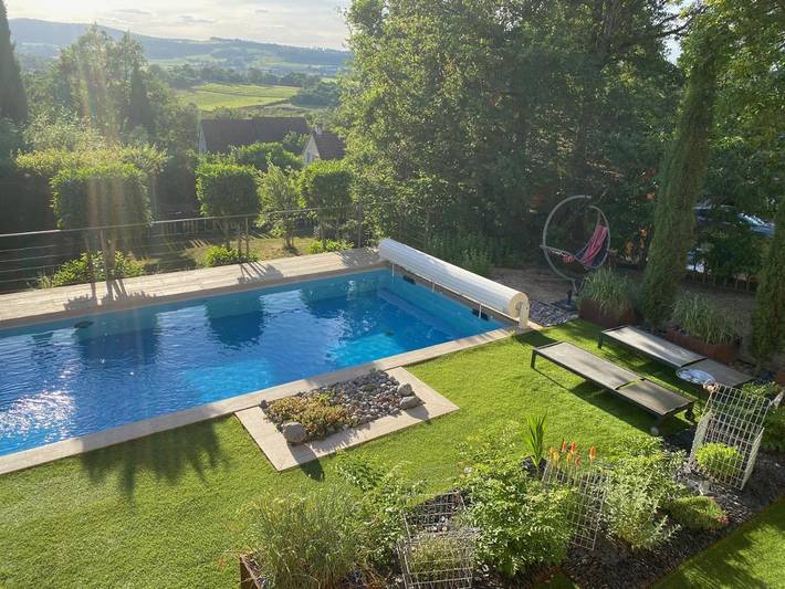 Location de vacances pour 2 personnes, avec vue ainsi que piscine et jardin à Mellecey - 3