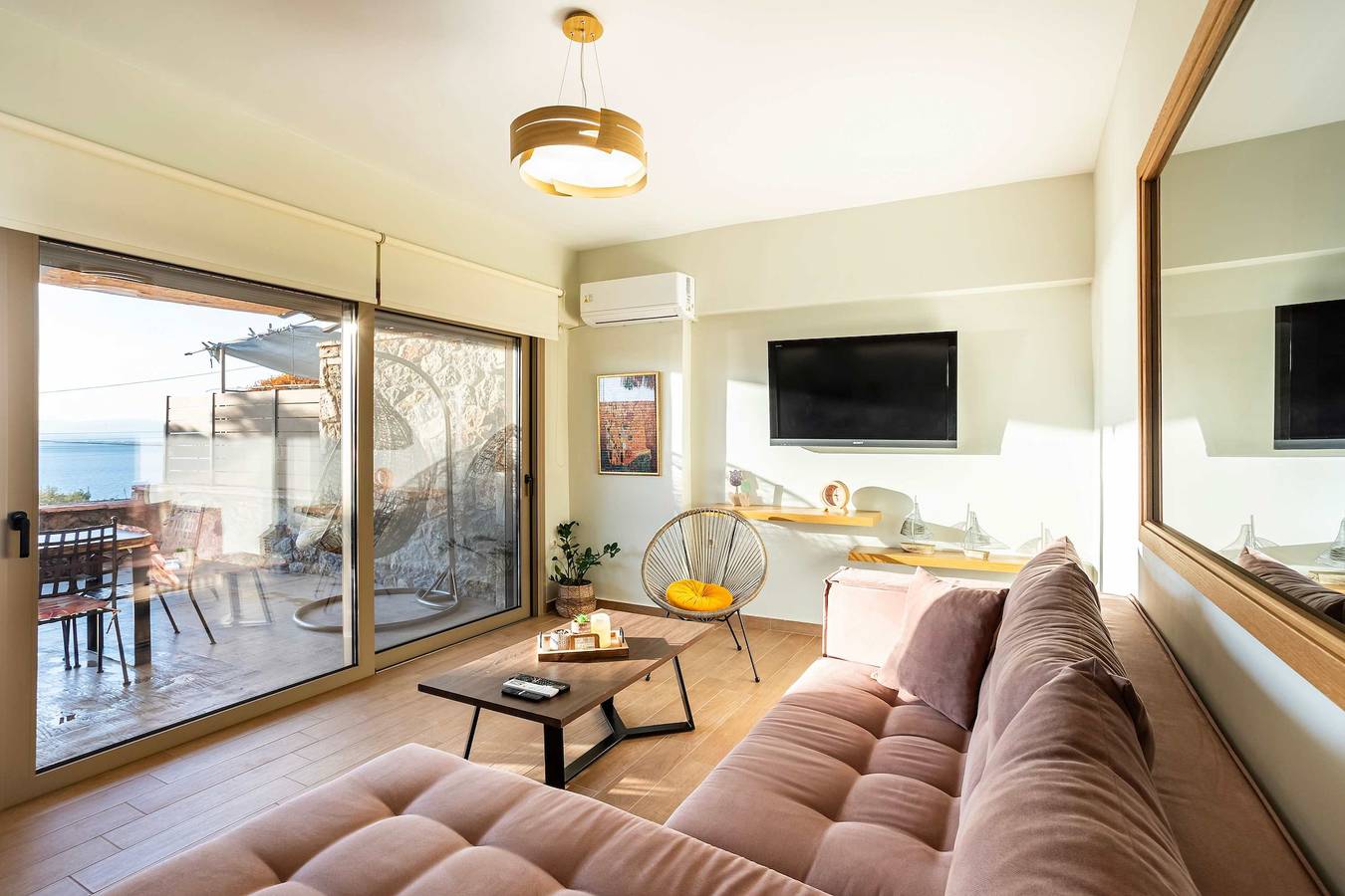 Ganze Wohnung, Ferienwohnung für 4 Personen mit Balkon/Terrasse in Vergas-Strand, Kalamata