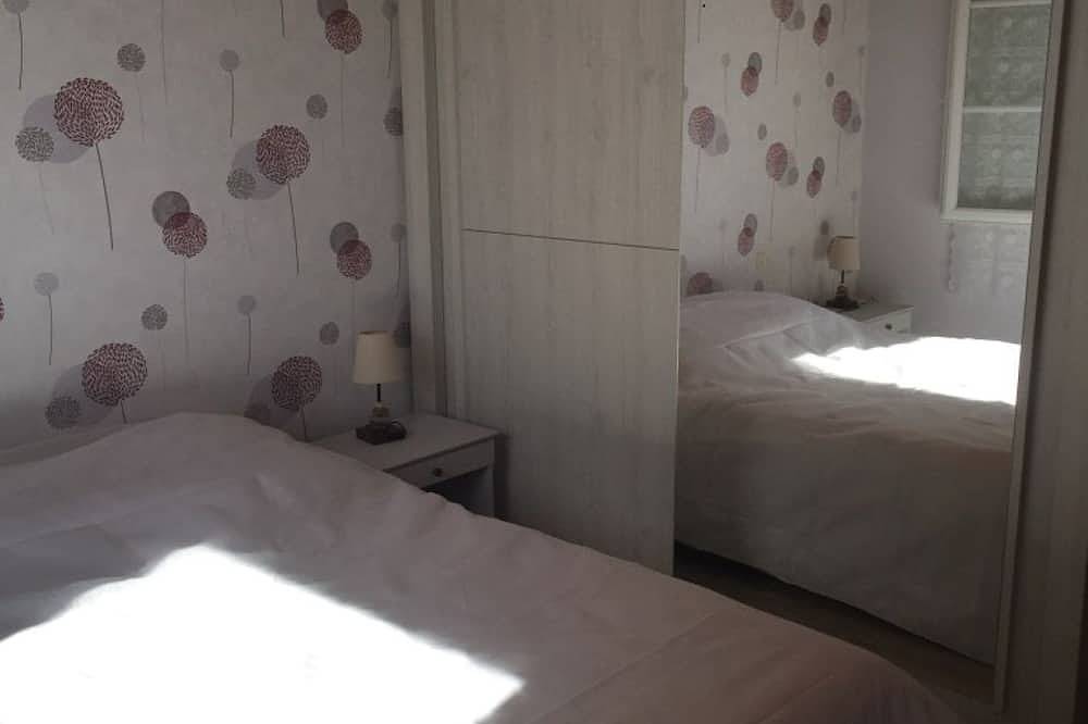 Family Home Sleeps 8. Ker Bossy in L'Île-d'Yeu, Vandea