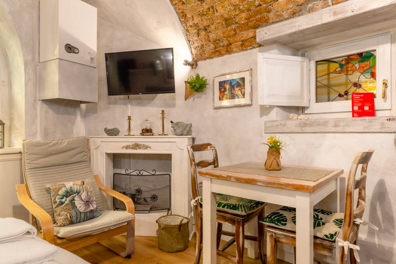 Appartement entier, C'era una volta in centro by Wonderful Italy in Desenzano del Garda, Montagnes autour du lac de Garde