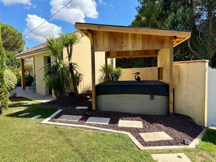 Location de vacances pour 8 personnes, avec Jacuzzi et Terrasse ainsi que Jardin et Piscine à La Salvetat-Saint-Gilles - 4