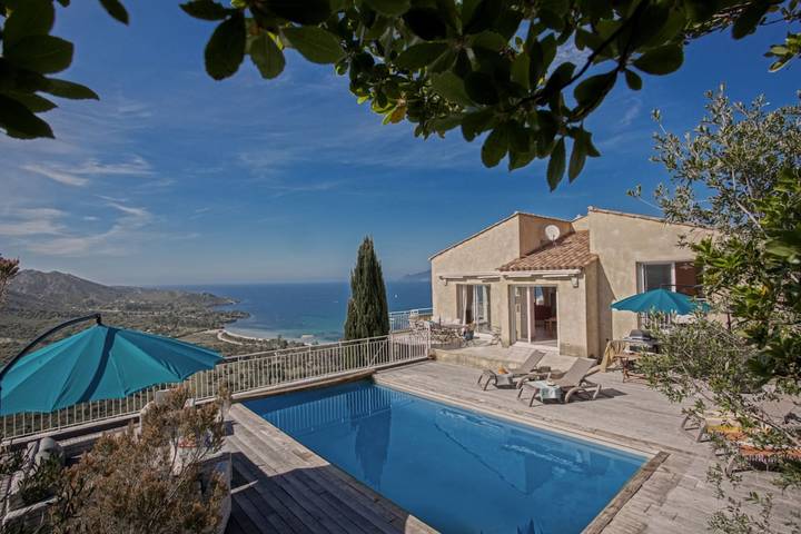 Villa pour 9 personnes, avec Terrasse ainsi que Jardin et Piscine à Saint-Florent