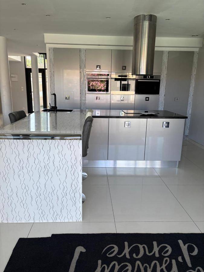 Location de vacances pour 12 personnes, avec jardin et piscine à Cussac-Fort-Médoc - 3