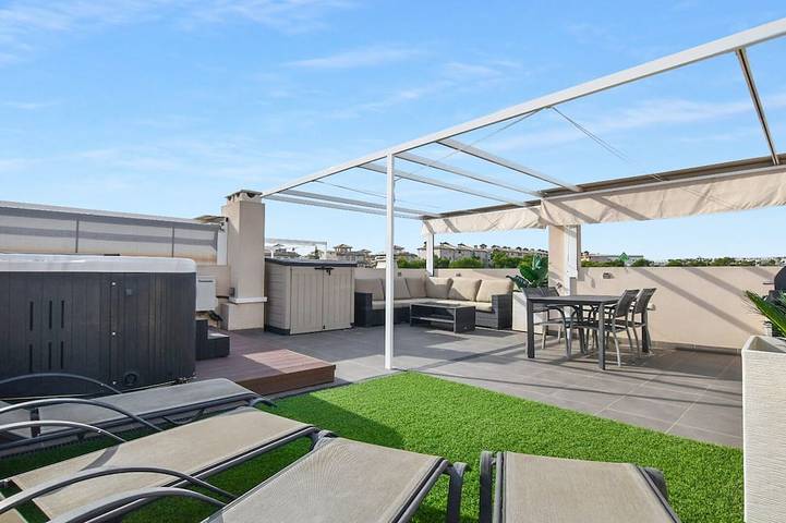 Villa for 4 people, with Hot tub and Pool in La Zenia