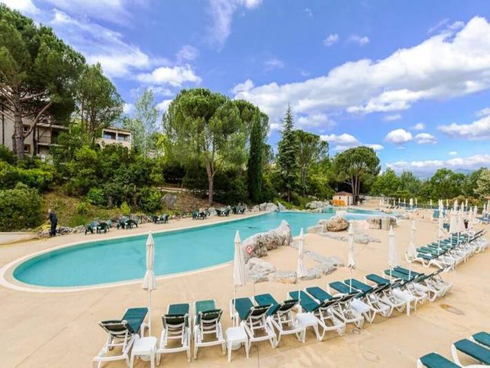 Location de vacances pour 4 personnes, avec balcon et piscine, animaux acceptés à Grospierres