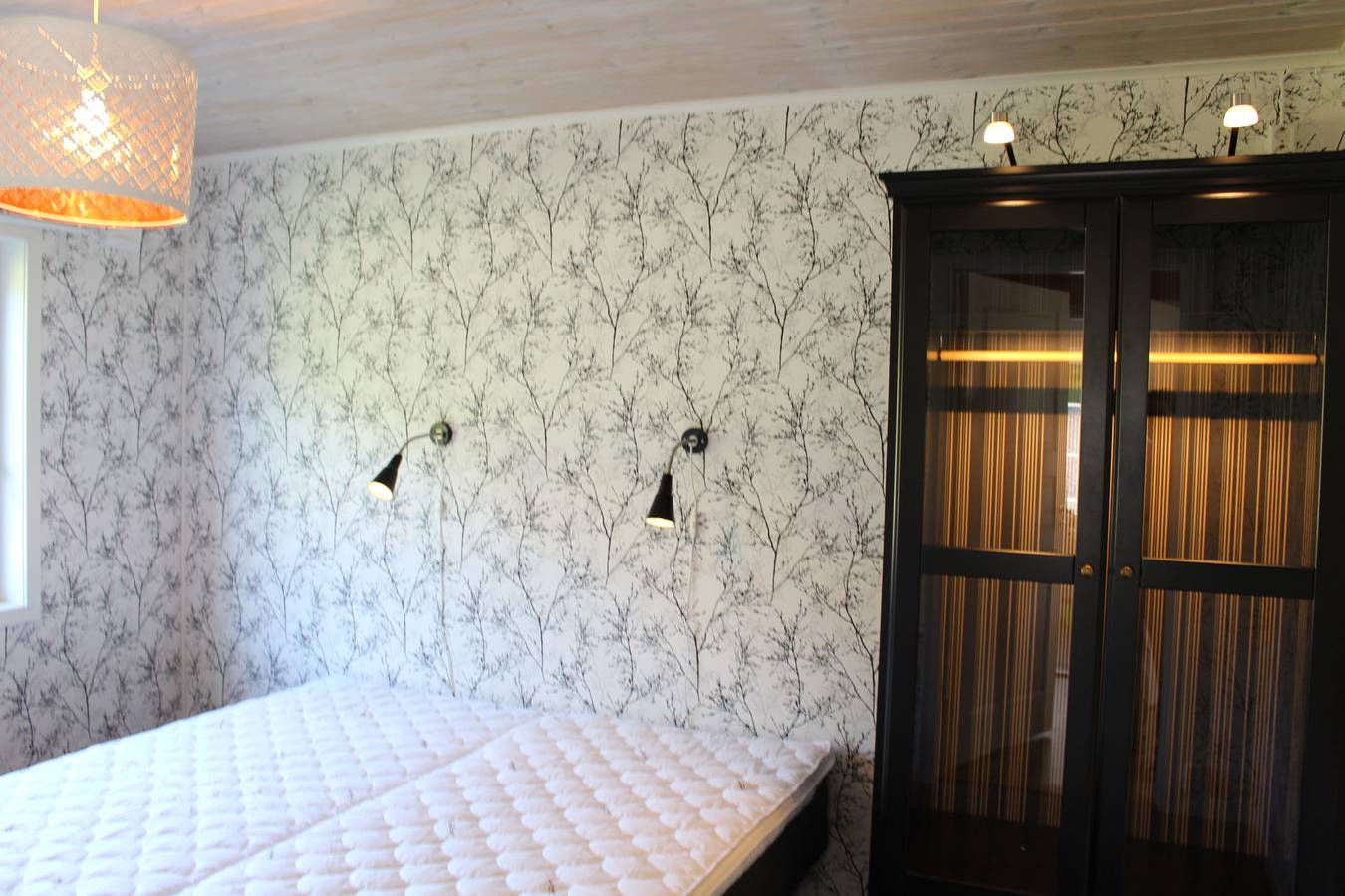 Komfort-Ferienhaus mit Seeblick, Boot und beheiztem Pool vor der Tür in Kronoberg