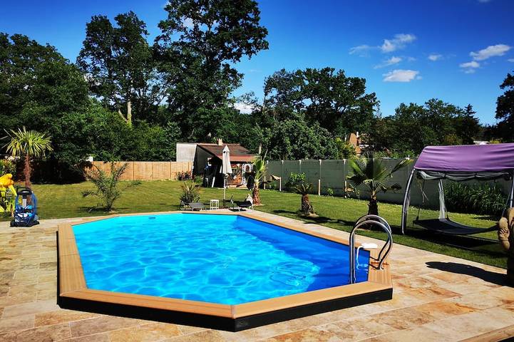 Gîte pour 3 personnes, avec Terrasse ainsi que Jardin et Piscine