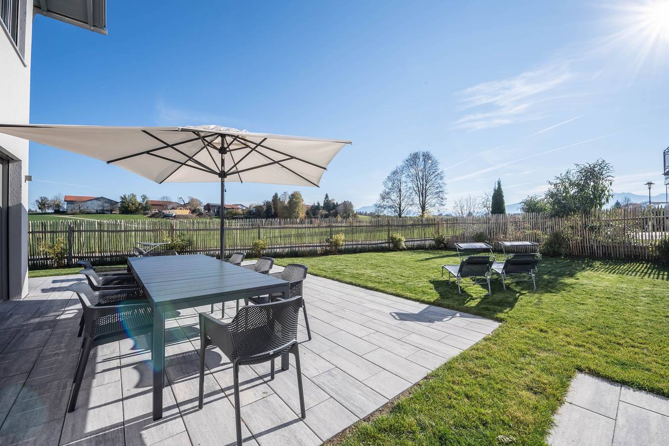 Luxuriöses Design Ferienhaus mit Bergblick, Kamin und Garten in Breitbrunn am Chiemsee, Chiemsee