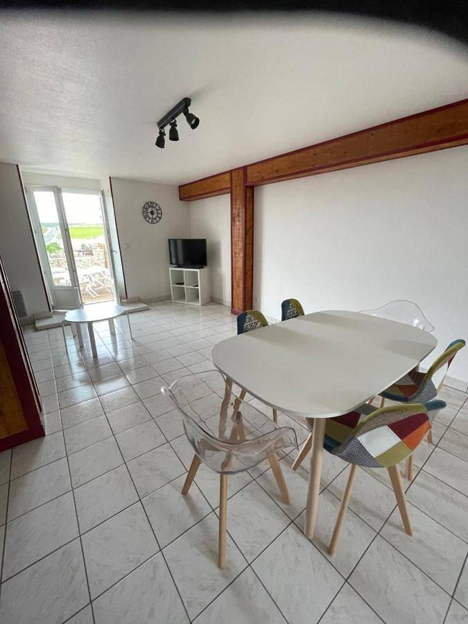 Gîte pour 6 personnes, avec vue et jardin à Étoges