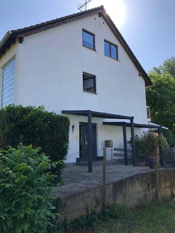Ferienwohnung für 4 Personen, mit Balkon und Terrasse sowie Garten und Ausblick
