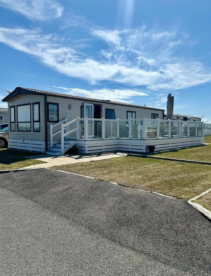 Camping for 8 people, with Terrace and Pool as well as Sauna and View in Chichester (District)