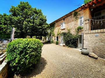 Chambre d’hôte pour 2 personnes, avec piscine ainsi que jardin et vue dans le Var