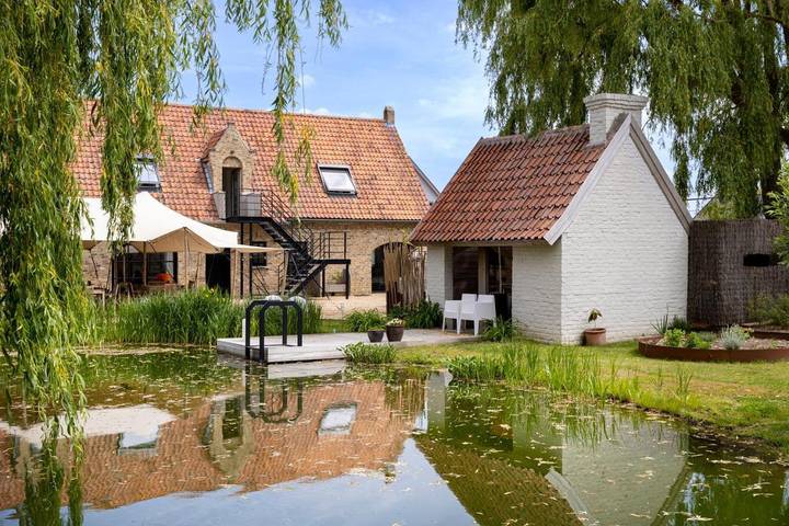 Location de vacances pour 2 personnes, avec Terrasse et Jacuzzi ainsi que Jardin et Sauna dans Leisele