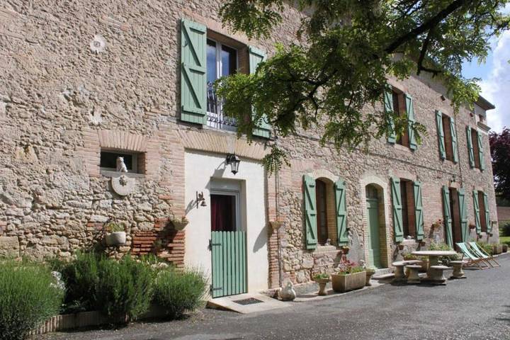 Location de vacances pour 7 personnes, avec jardin, animaux acceptés à Saint-Gauzens