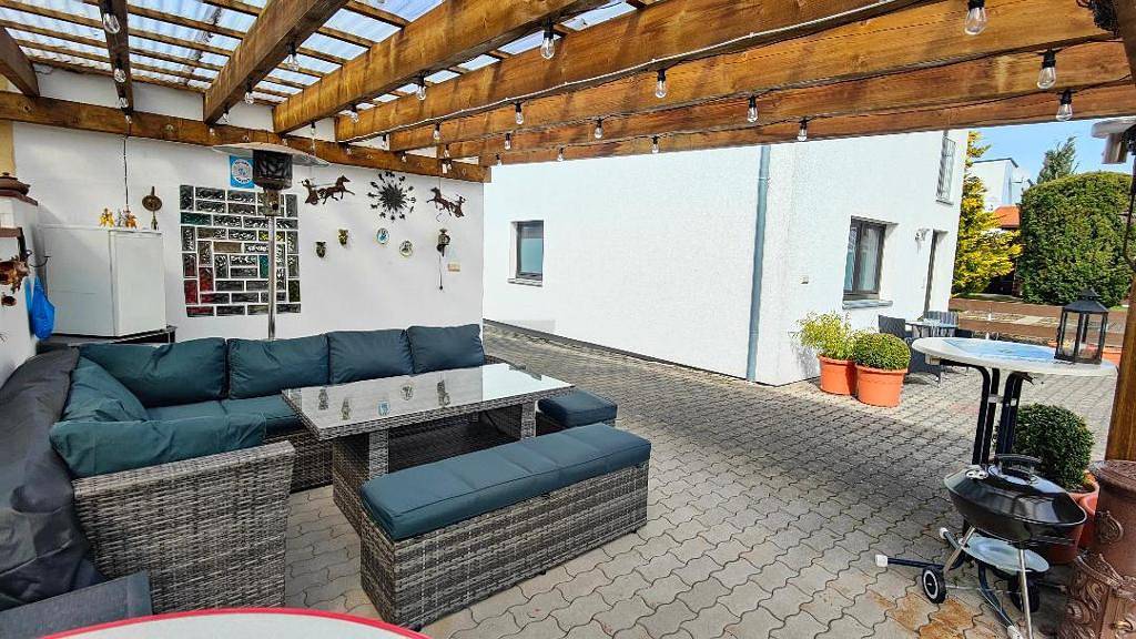 Ganze Wohnung, Ferienwohnung Andalucia - Ruhige und moderne Ferienwohnung (93 qm) mit überdachter Terrasse in Selb, Landkreis Wunsiedel im Fichtelgebirge