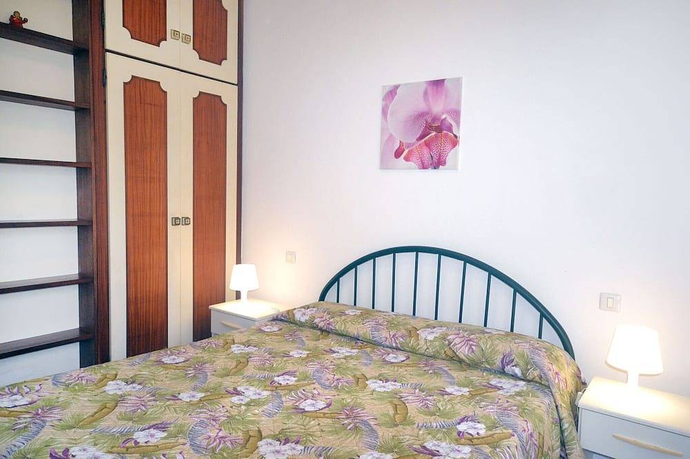 Vertikale Eckvilla mit 3 Schlafzimmern und zwei Bädern, großer Eckgarten in Comacchio, Ferrara Provinz