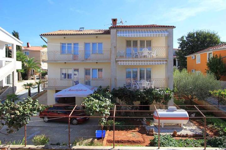 Apartamento vacacional entero, Apartamento vacacional con vista al mar y balcon in Medulin City, Medulin