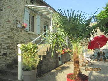 Gîte pour 4 personnes, avec piscine ainsi que vue et jardin à Beynat