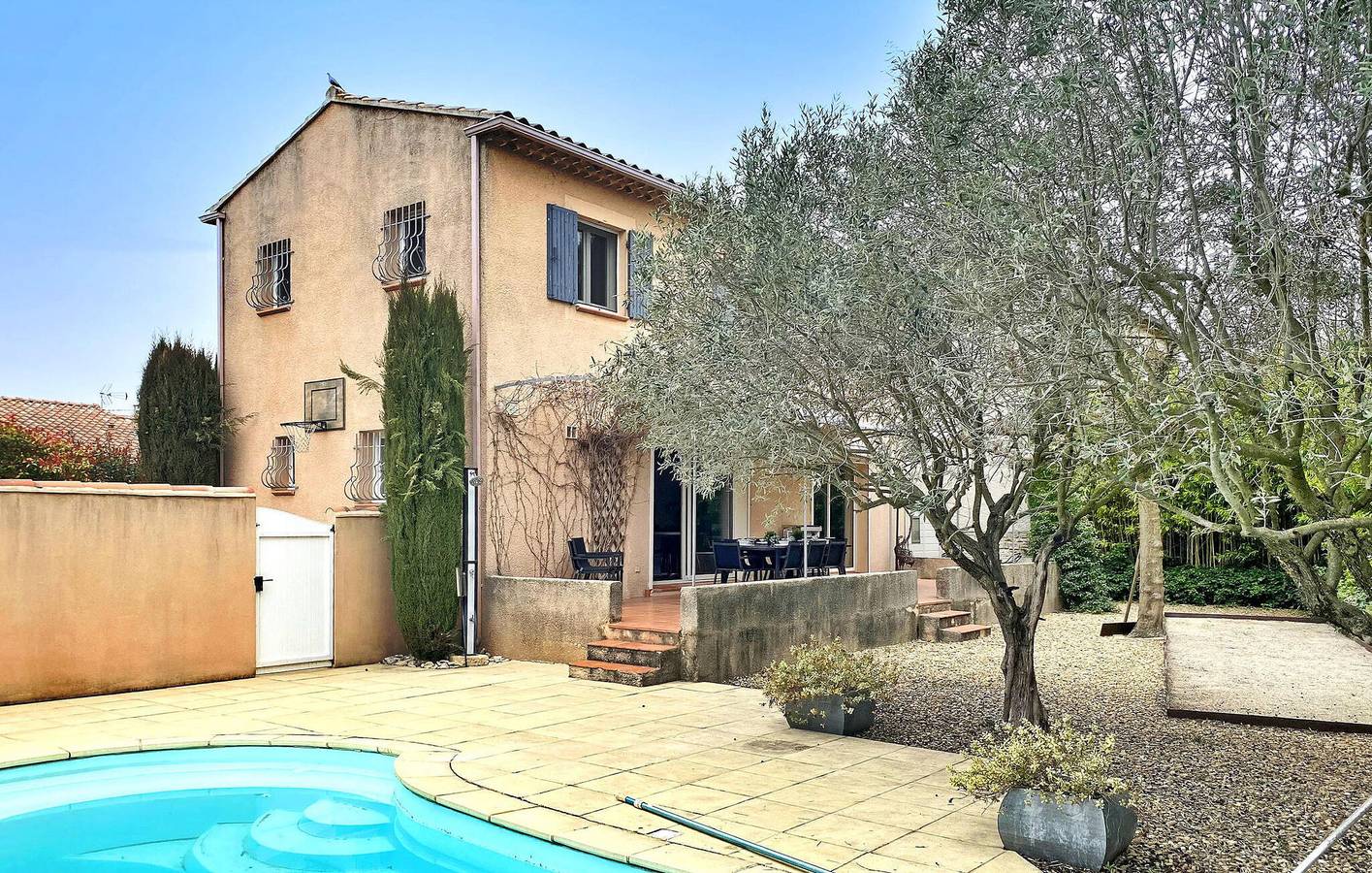 Oasis de Carpentras : Appartement de 145m2 avec climatisation, parking, piscine et internet in Carpentras, Parc naturel régional du Mont-Ventoux