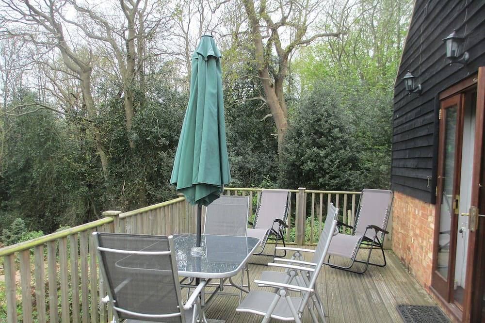 Retraite tranquille, deux chambres à coucher, deux salles de bain (une en suite, une salle de douche) in Pett, Sussex Est