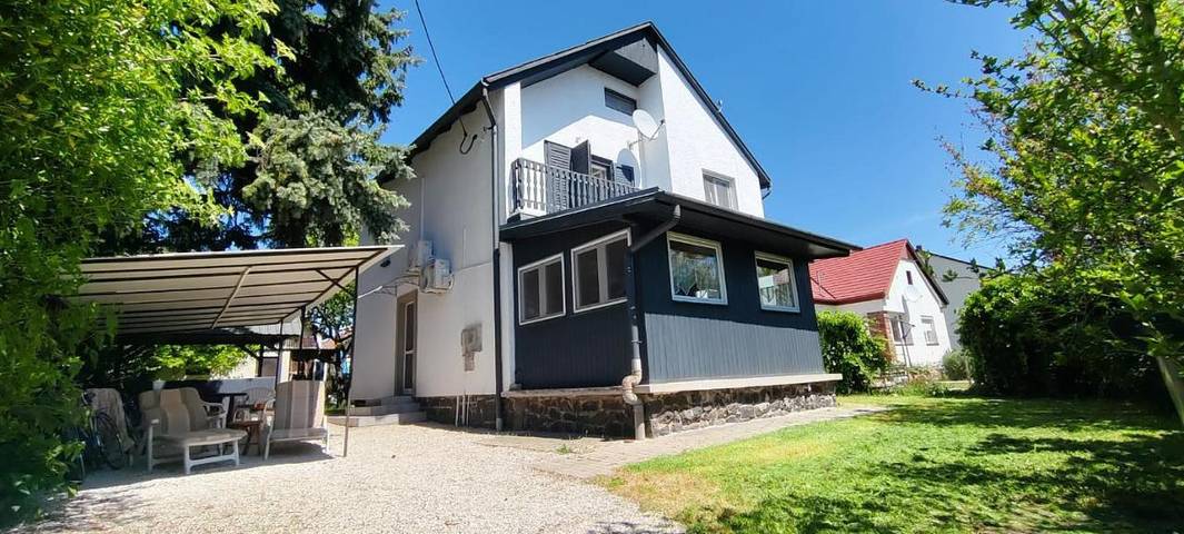 Ferienhaus für 6 Personen, mit Balkon und Terrasse sowie Garten und Ausblick
