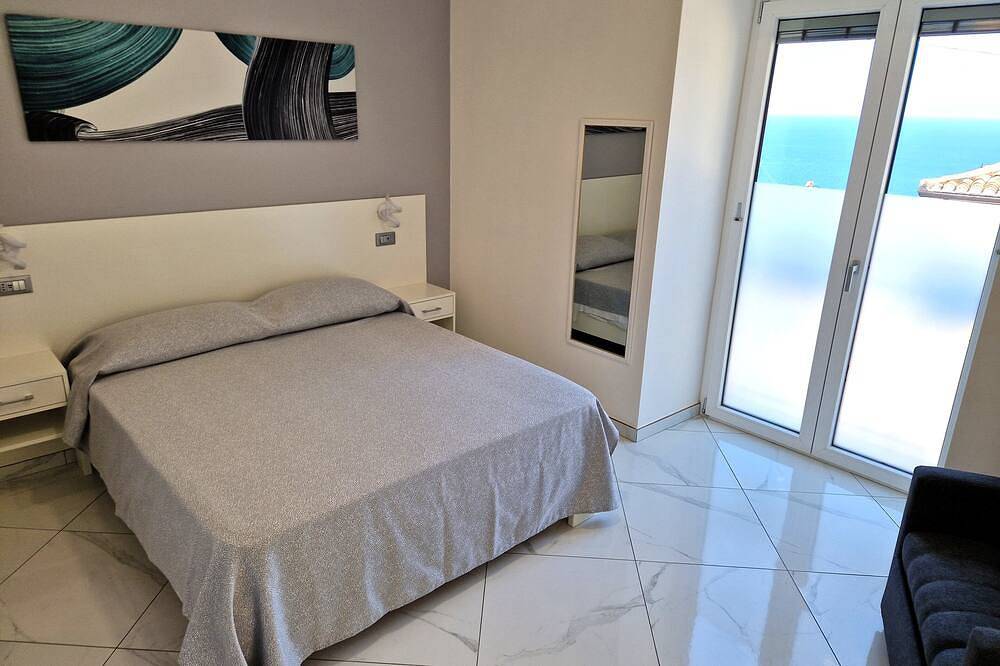 Modern and cozy rooming house a stone's throw from the historic center in Pizzo, Vibo Valentia Provinz